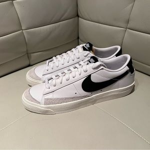 Women Nike blazer low